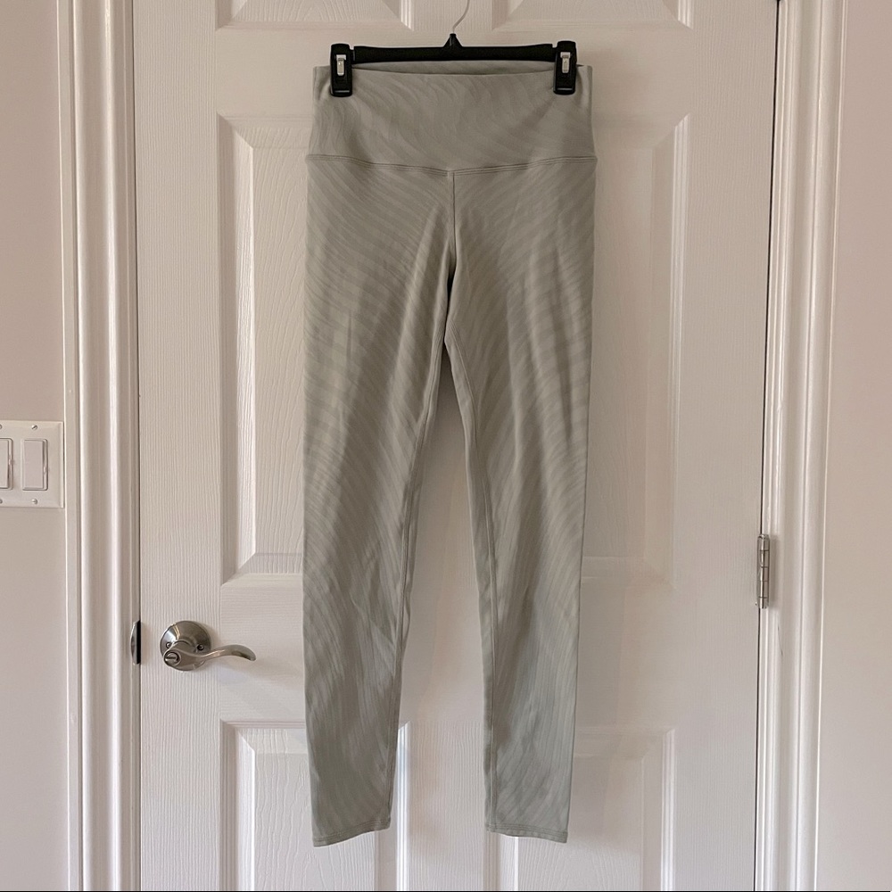 Alo Yoga High Rise Grey Minimal Pattern Leggings